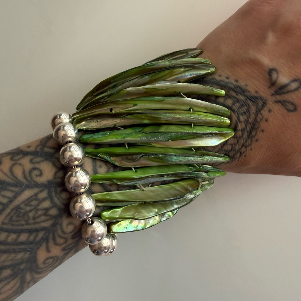 Vintage Mother Of Pearl Abalone Blade Bracelet Green Stretchy 2.5” Wide